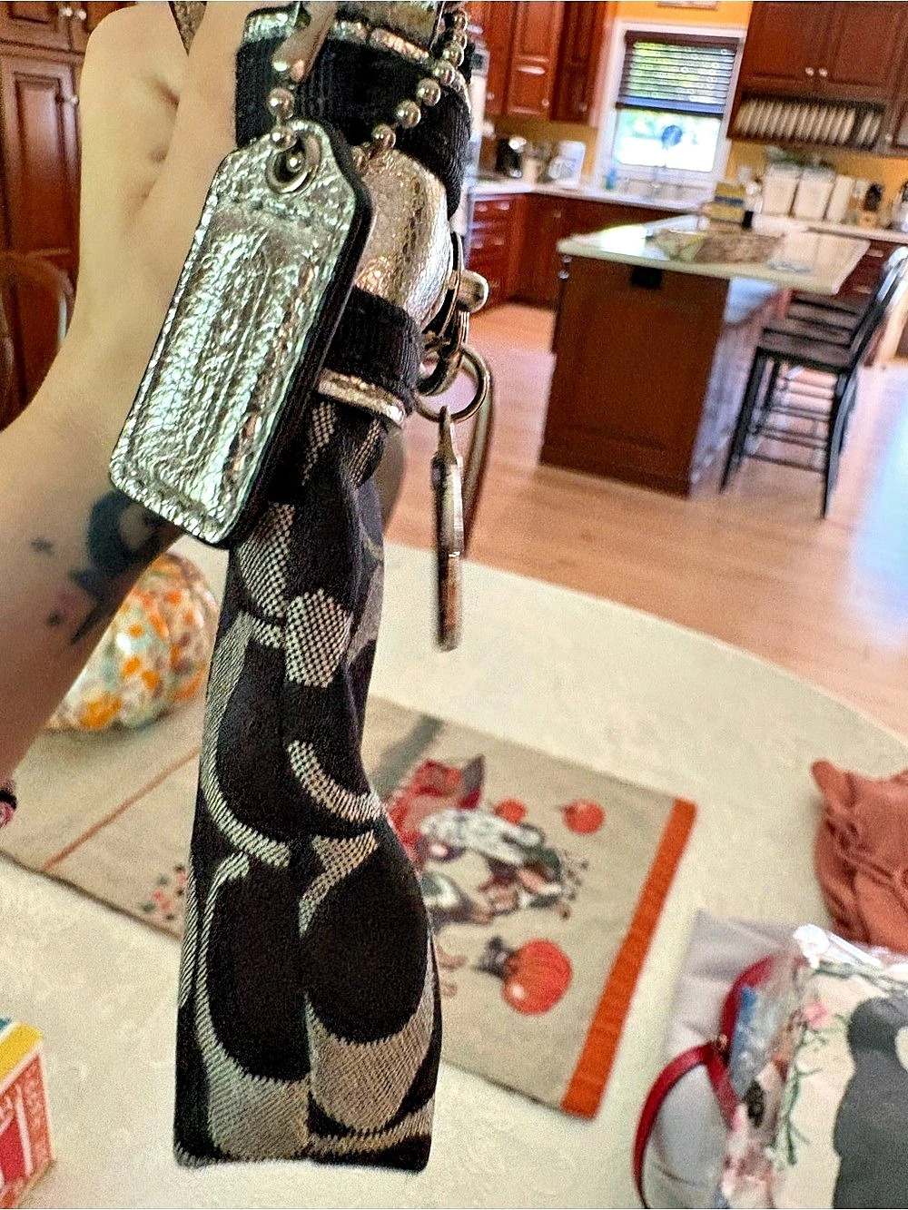 Coach Poppy Signature C Metallic Silver Black Wristlet Crossbody Bag - Picture 6 of 8